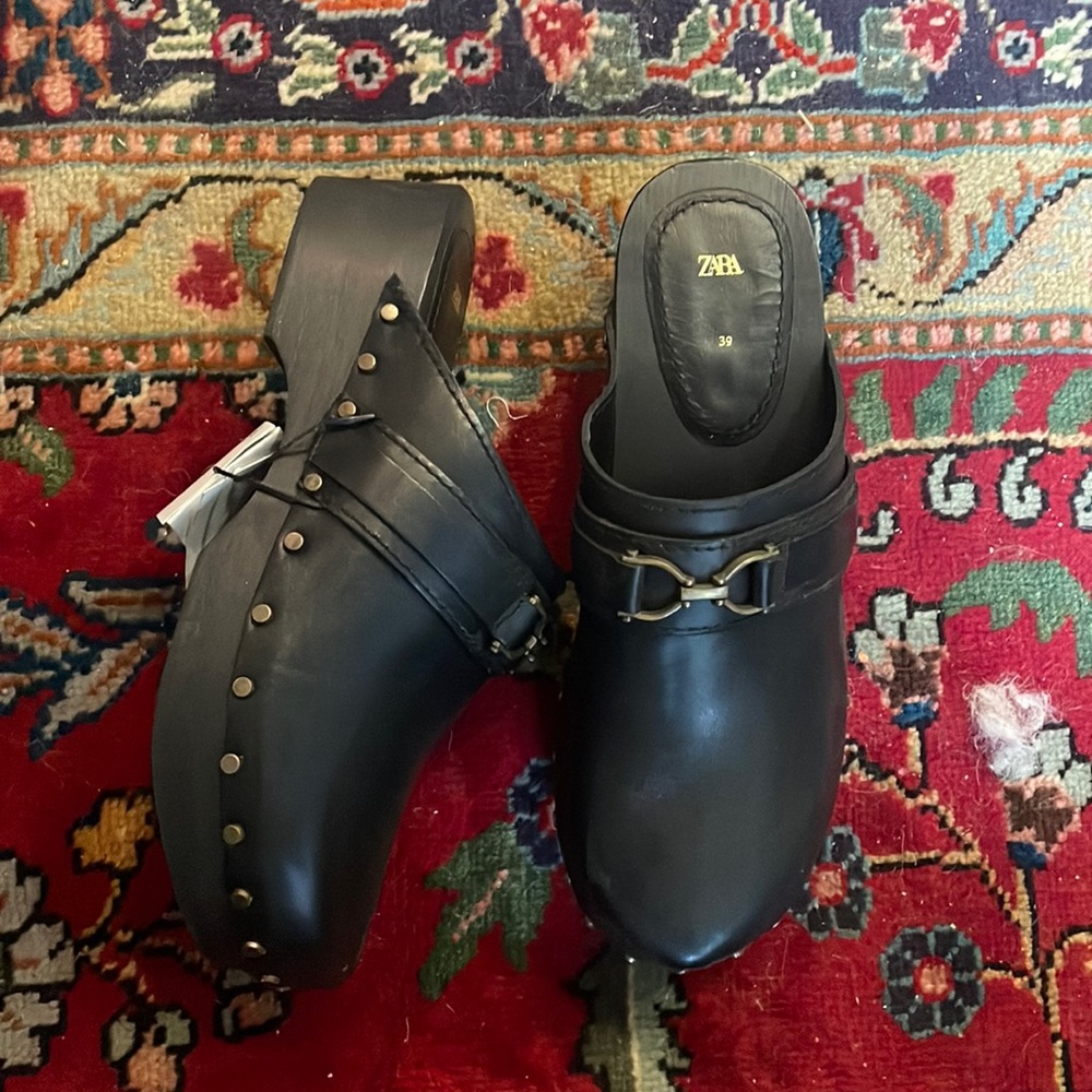 Zara leather clogs